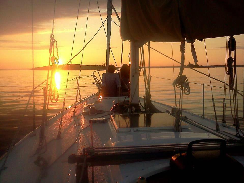 Poet's Lounge Sailing Charter-神秘河必去景点