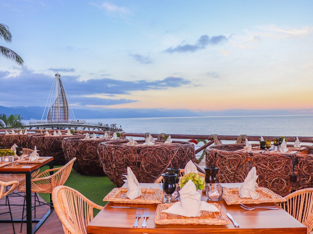 iK Mixology Bar & Cuisine