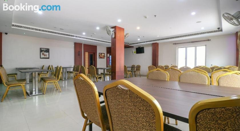 Capital O 71581 Hotel Royal Kallada Residency