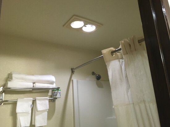 Quality Inn Centralia Chehalis-浴室