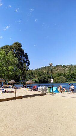 Praia Fluvial de Ortiga景点图片