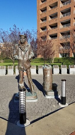 Lone Sailor Statue-诺福克必去景点