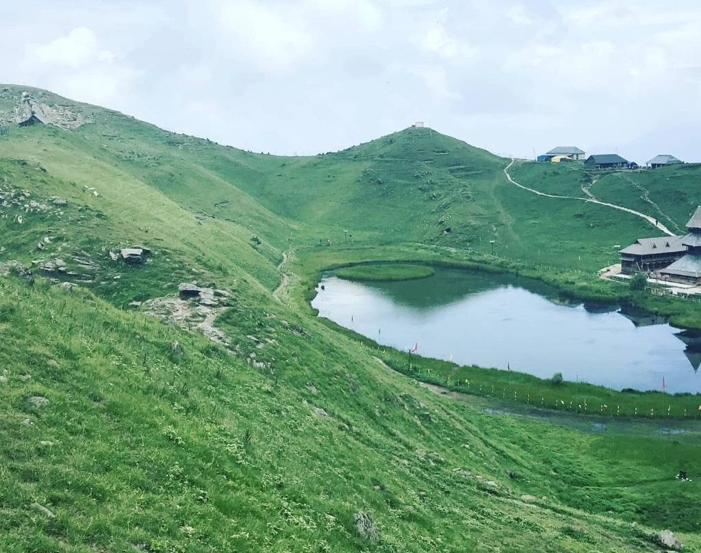 Prashar Lake景点图片