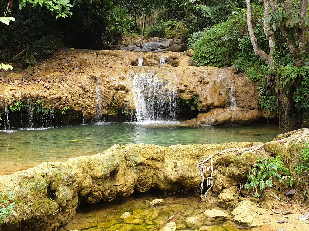 Go Lao Waterfall景点图片