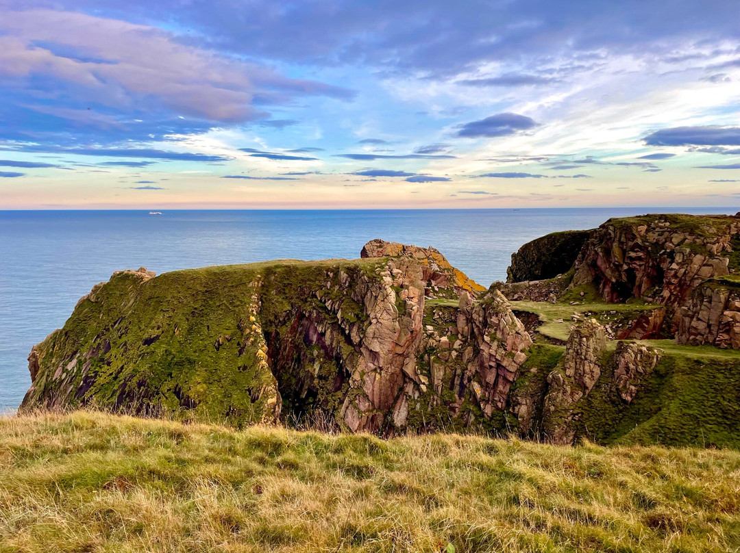 Longhaven Cliffs-Peterhead必去景点