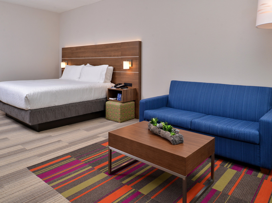 Holiday Inn Express & Suites West Melbourne By IHG主图