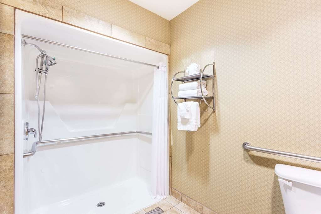 The Azure Hotel主图