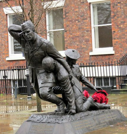 Noel Chavasse VC and Bar Memorial Statue景点图片