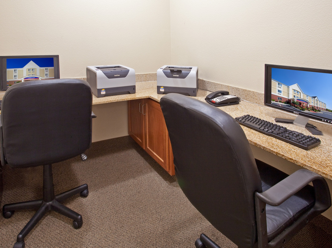 梅里维尔烛木套房酒店主图