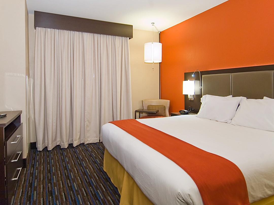 Holiday Inn Express & Suites Fulton by IHG主图