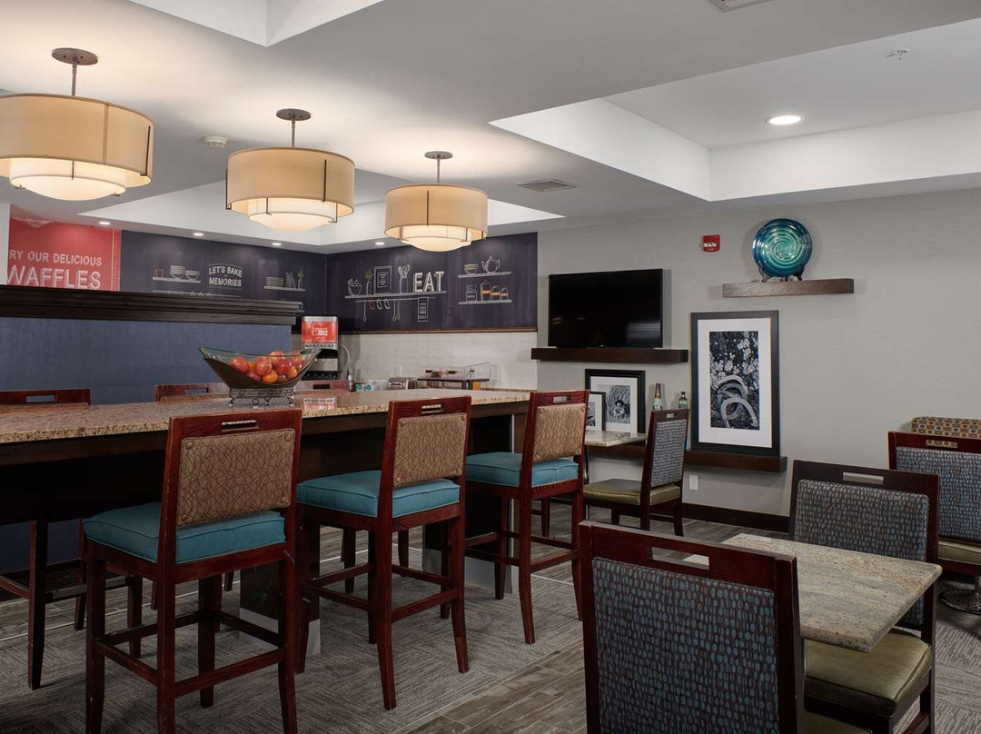 巴特尔斯维尔希尔顿恒庭酒店主图