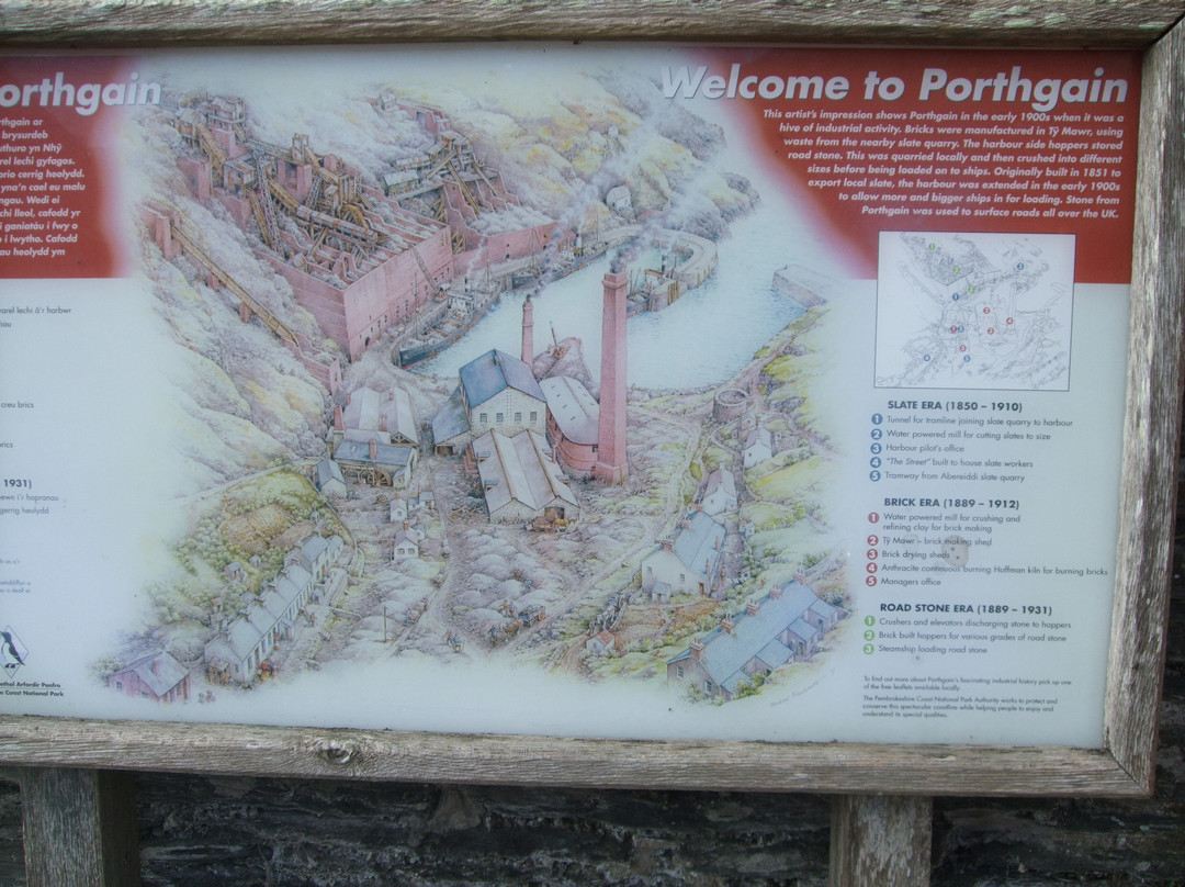 Porthgain Harbour景点图片