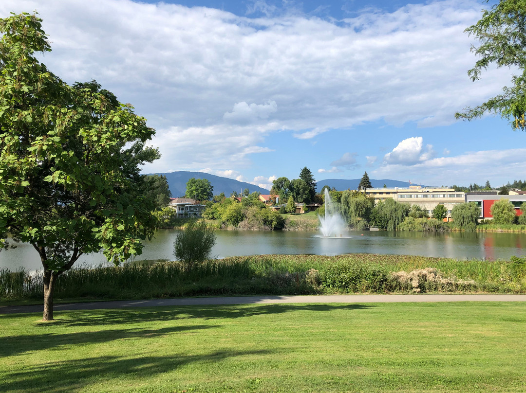 McGuire Lake Park景点图片