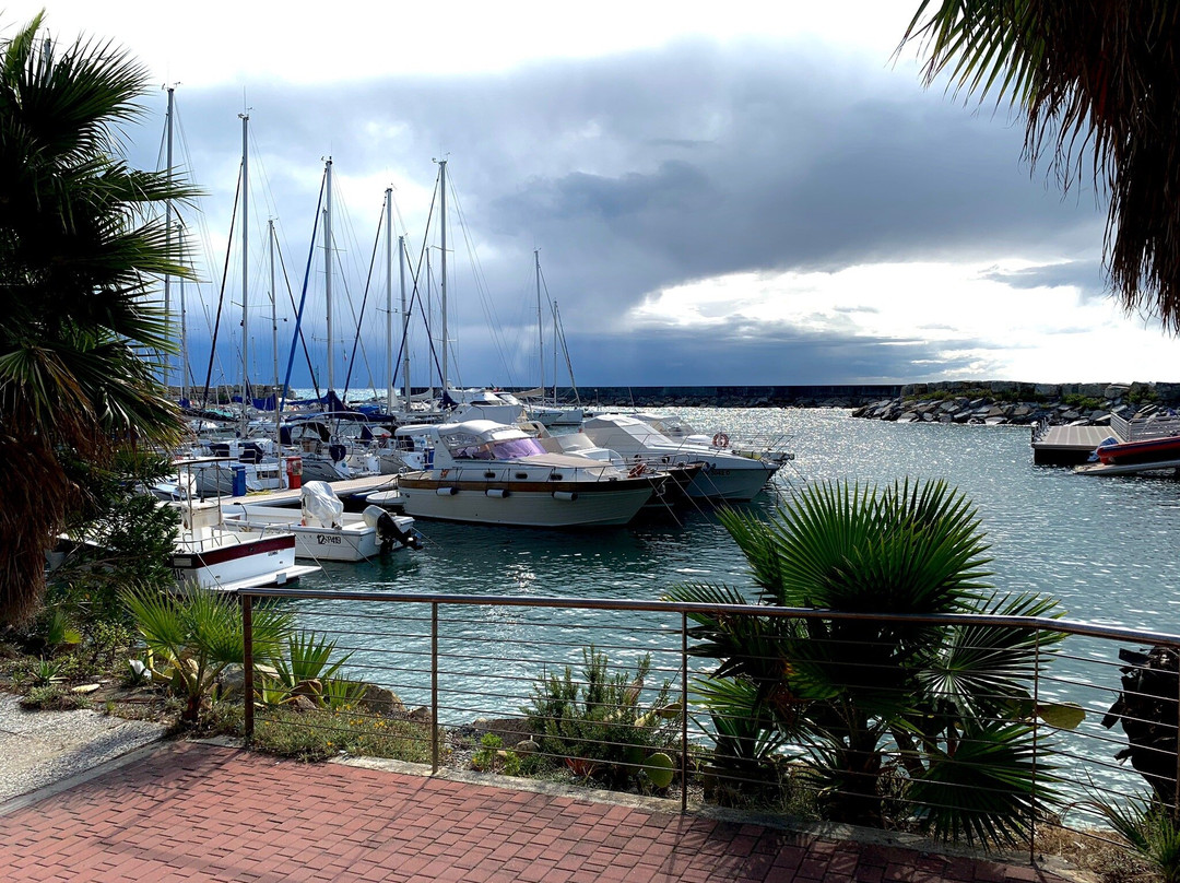 Porto Turistico-San Bartolomeo al Mare必去景点