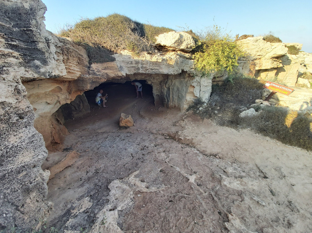 Cyclops Cave景点图片