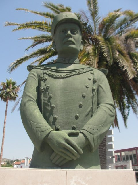 Homenagem a Mouzinho de Albuquerque-Batalha必去景点