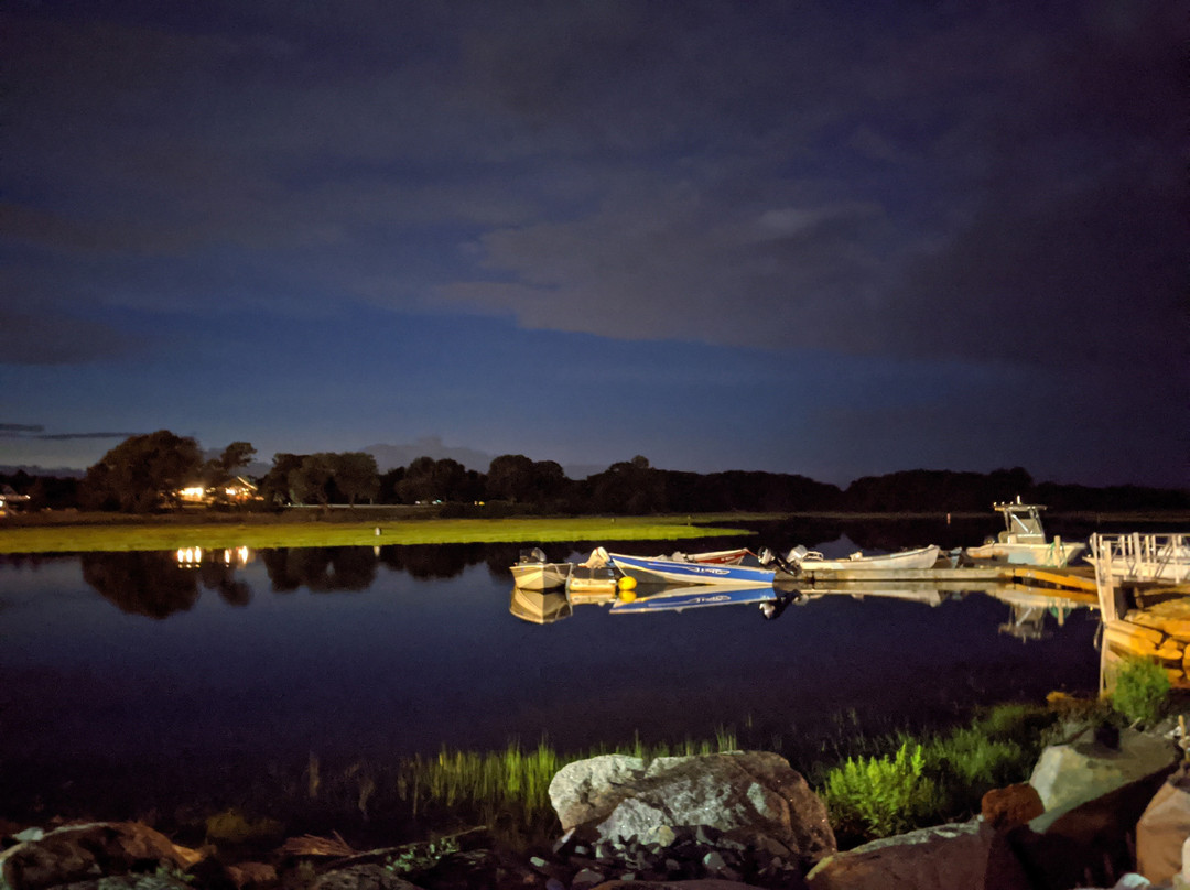 Shea's Riverside Inn & Motel主图