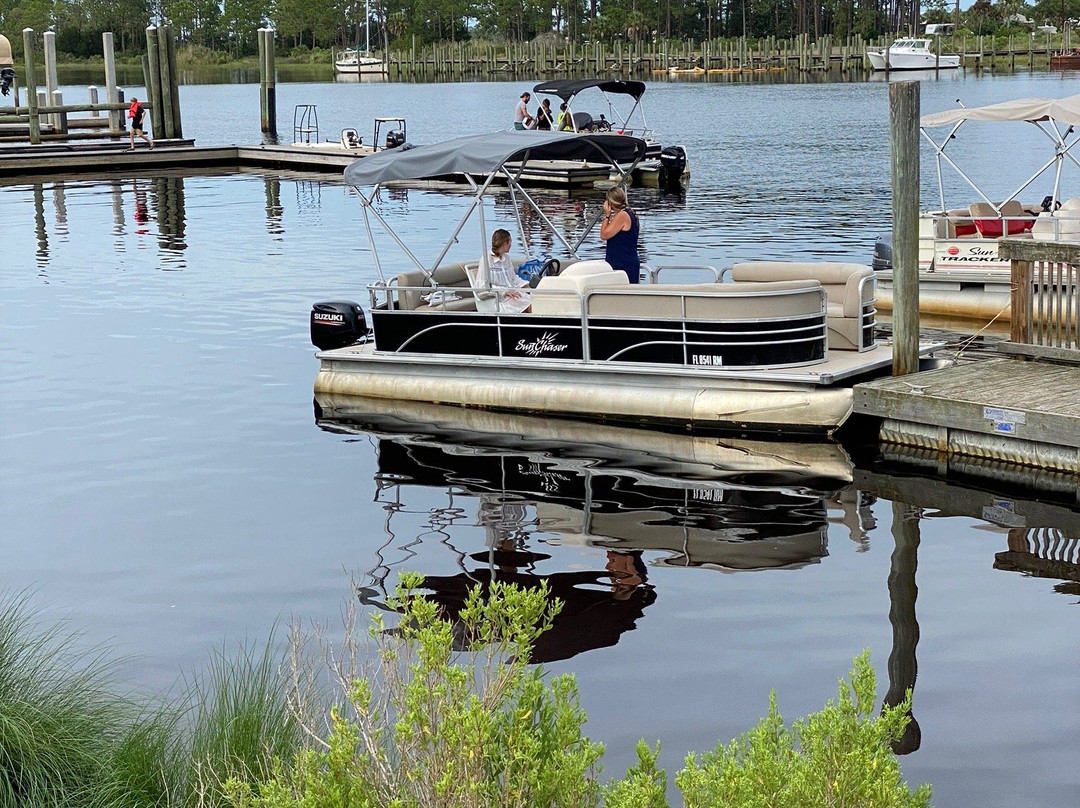 Gunner Pontoon Rentals景点图片