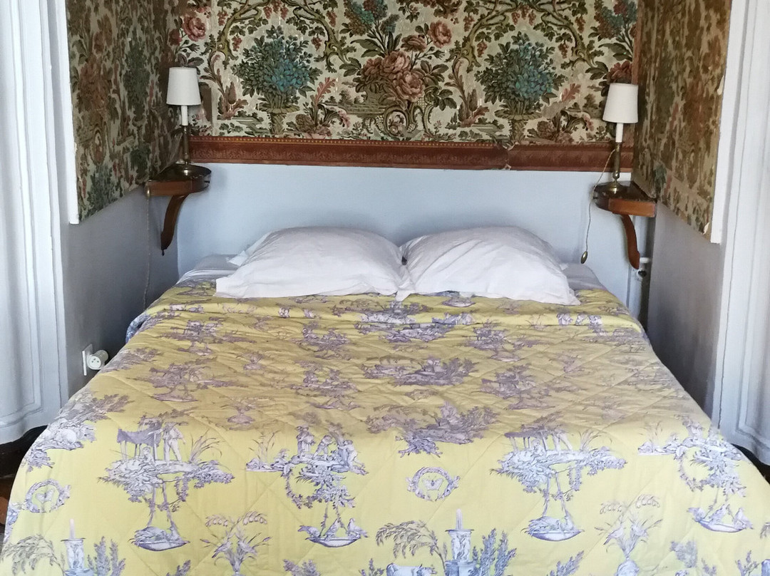 Chateau Montalembert主图