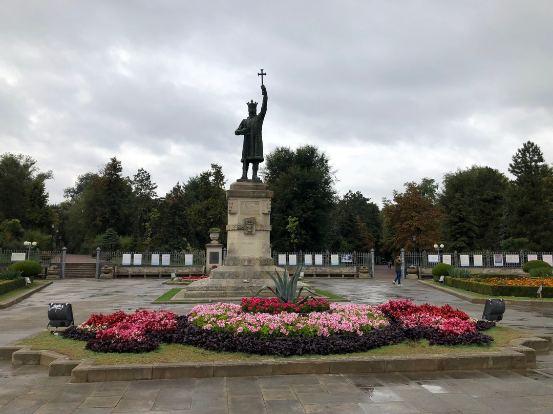 Stephen the Great Monument-基希讷乌必去景点