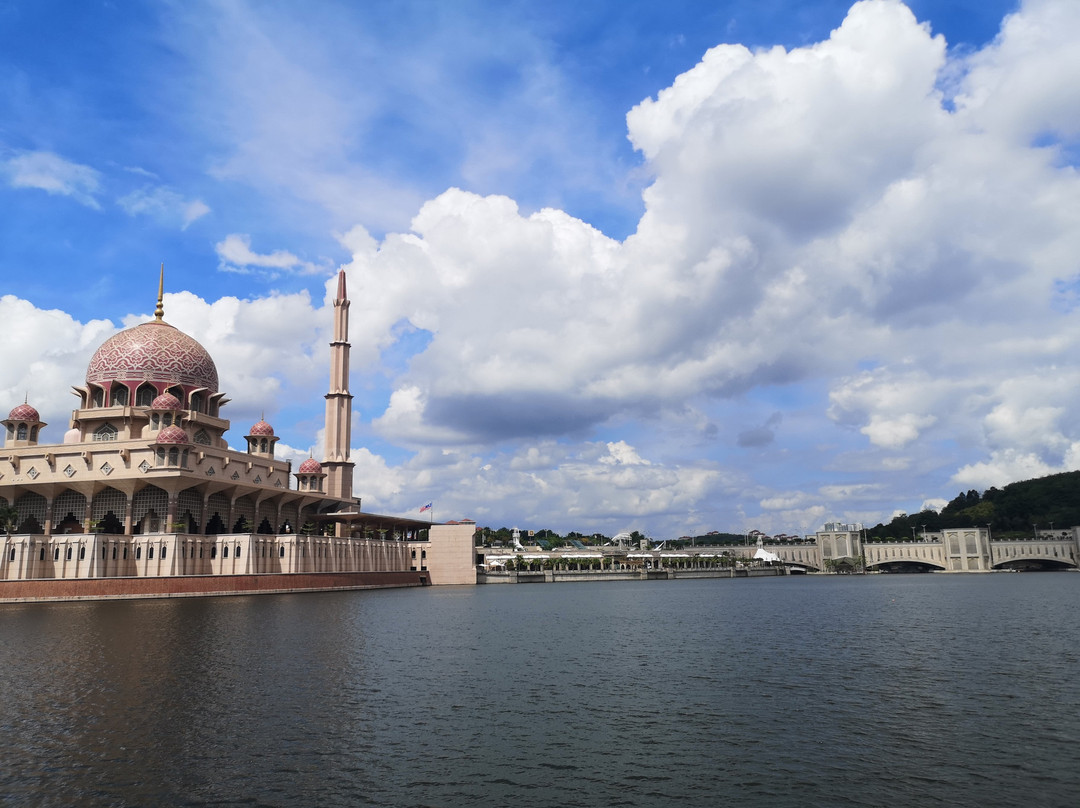 Putra Bridge-太子城必去景点