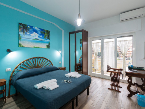 维奥莱特酒店主图