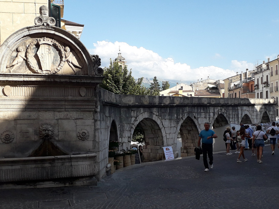 Fontana del Vecchio-苏尔莫纳必去景点