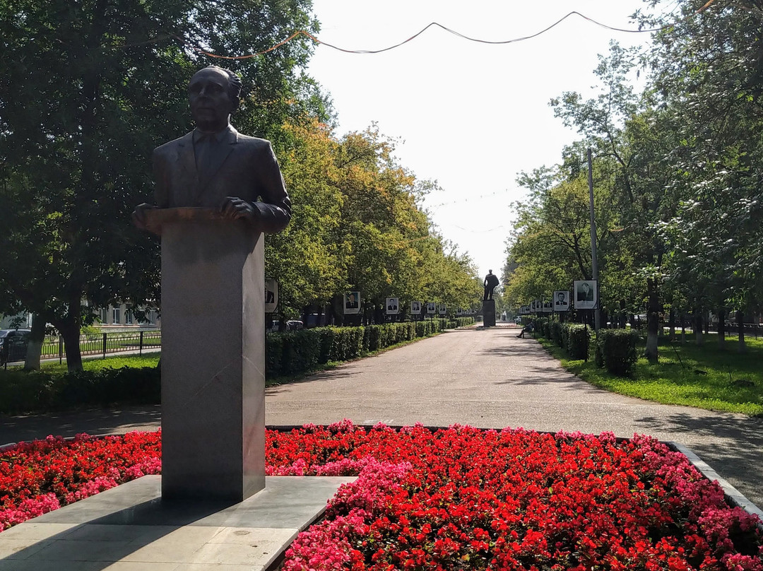 Evgeniy Kartsev Monument-Neftekamsk必去景点