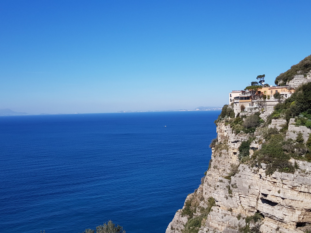 Good Heart Limos-索伦托必去景点