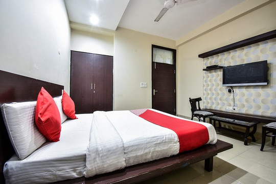 OYO2615上神酒店主图