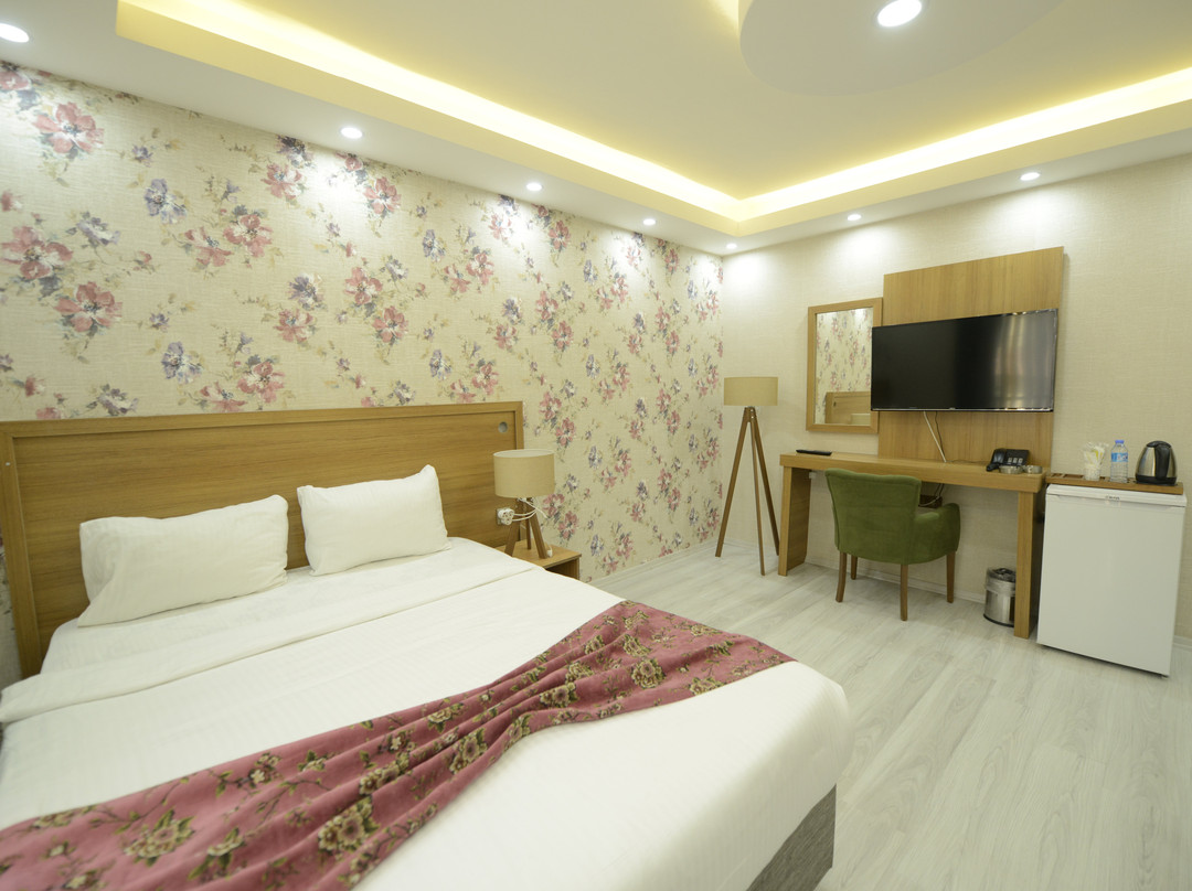 Corner Hotel Van主图