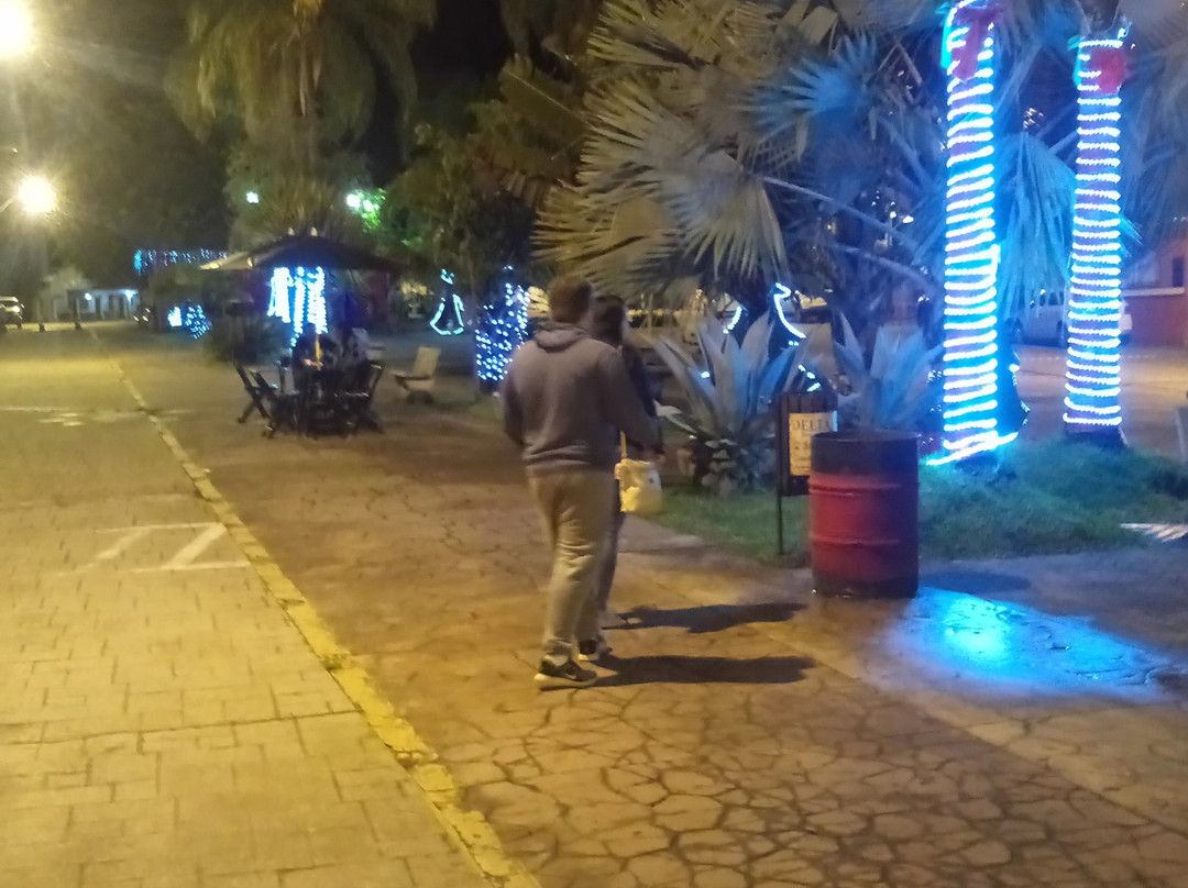 Prça Virgílio de Melo Franco-Bueno Brandao必去景点