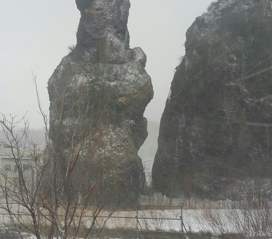 Godzilla Rock景点图片