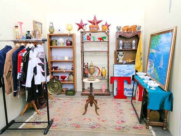 Ageless Treasure Antique Center景点图片