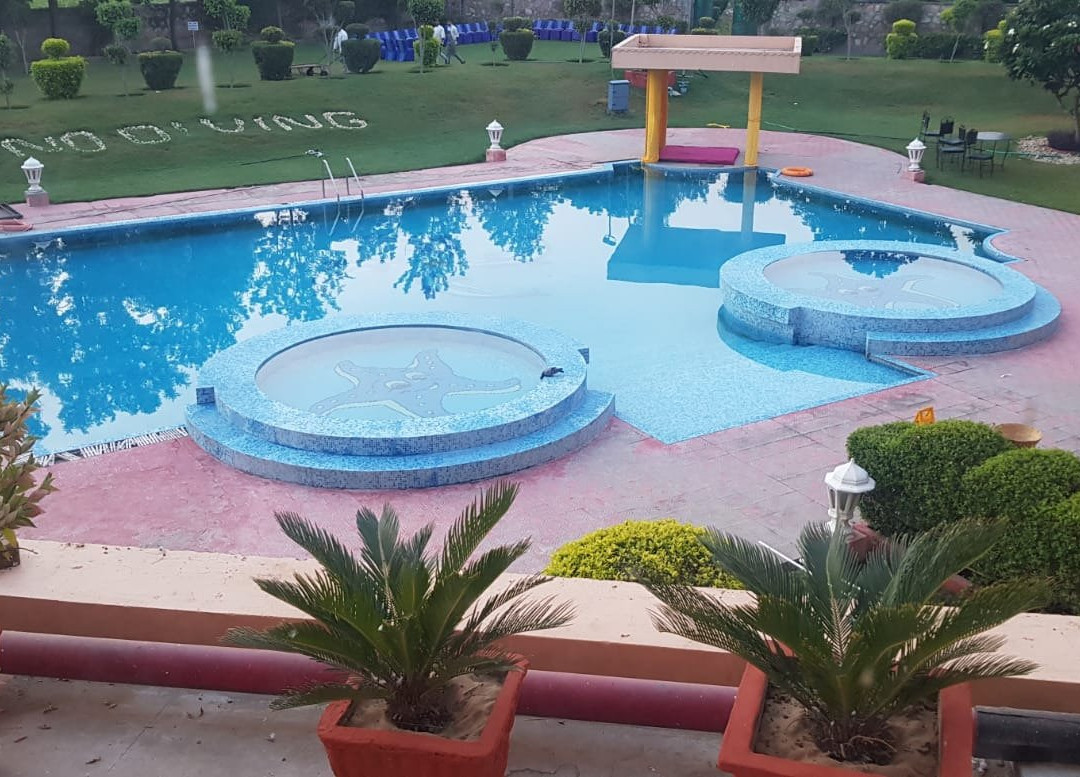 黄金宫殿度假酒店主图