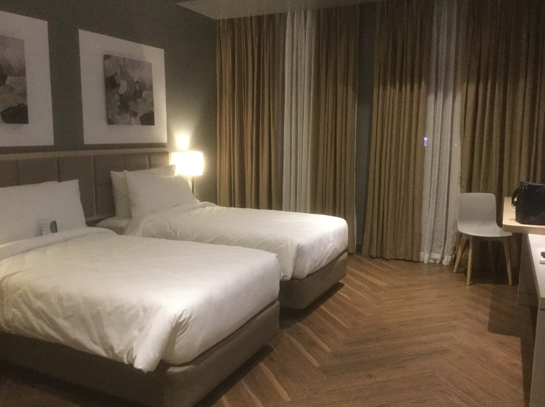 Summit Hotel Greenhills主图