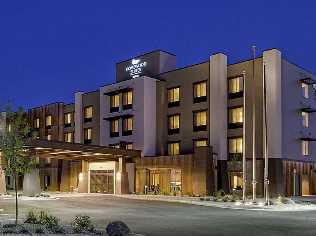 比灵斯希尔顿欣庭套房酒店主图