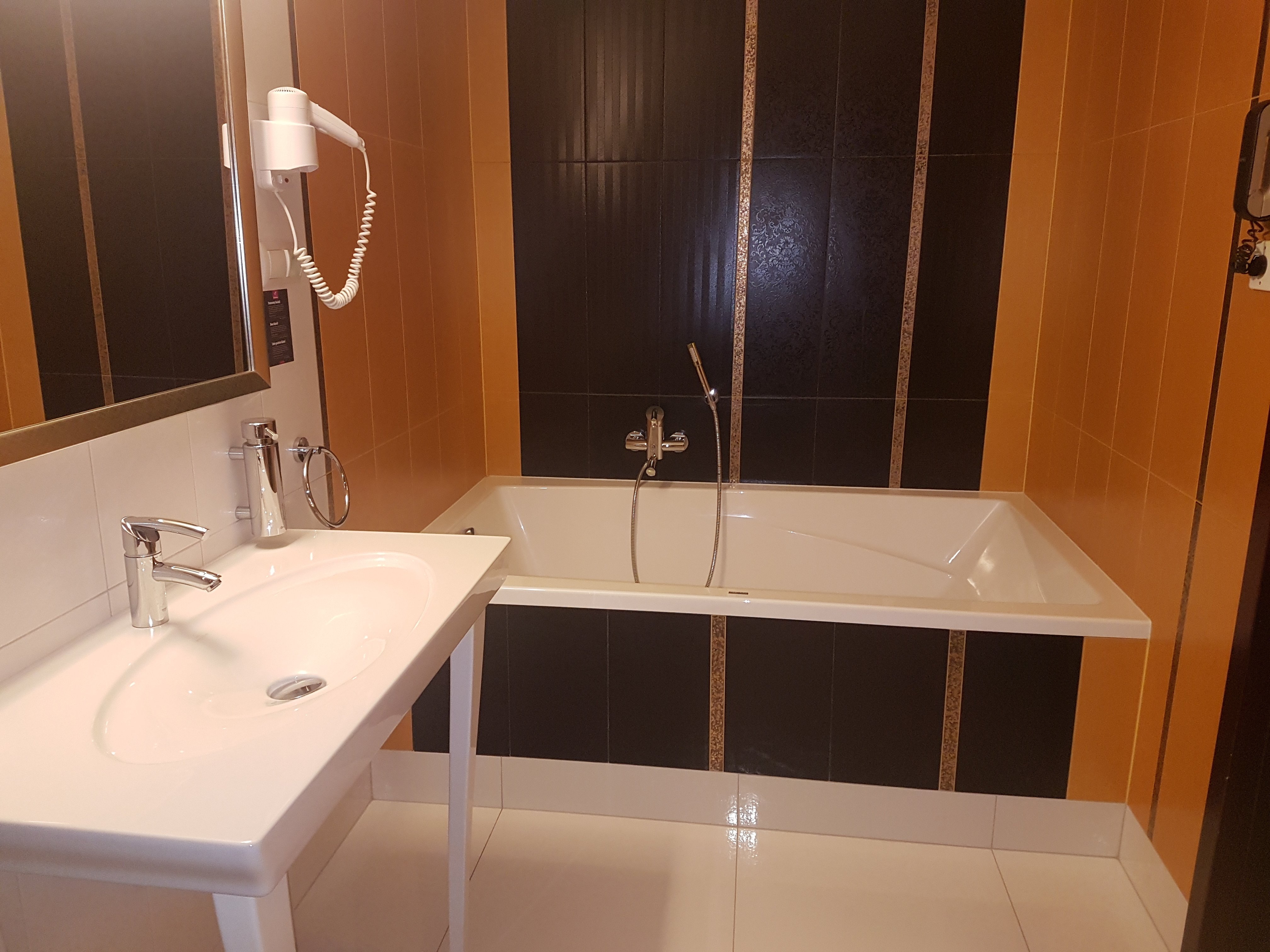 Malinowy Dwor Hotel Medical SPA-浴室