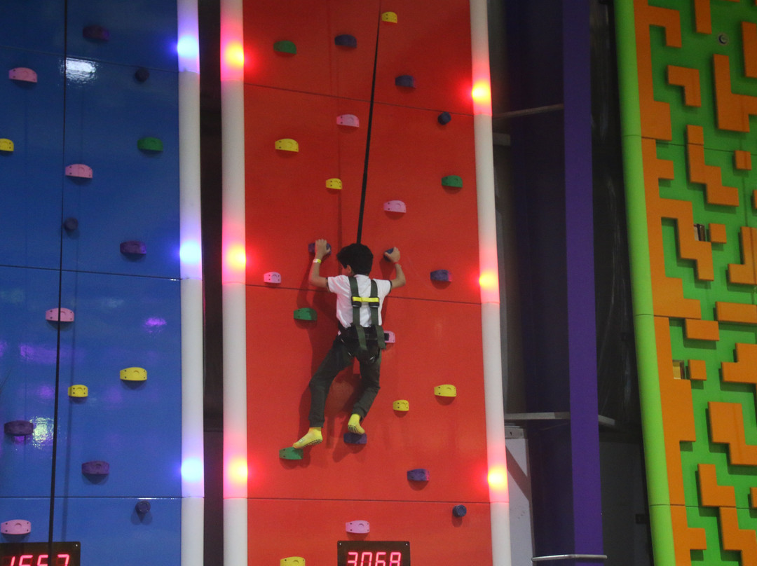 Jumpup Trampoline Park-Tubli必去景点