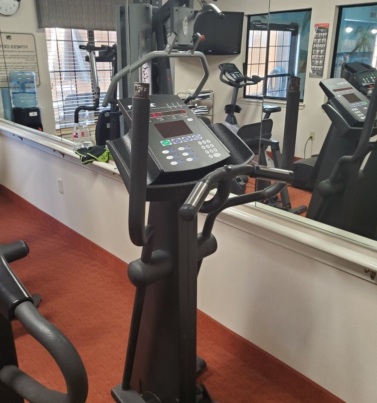 Quality Inn & Suites Near University主图