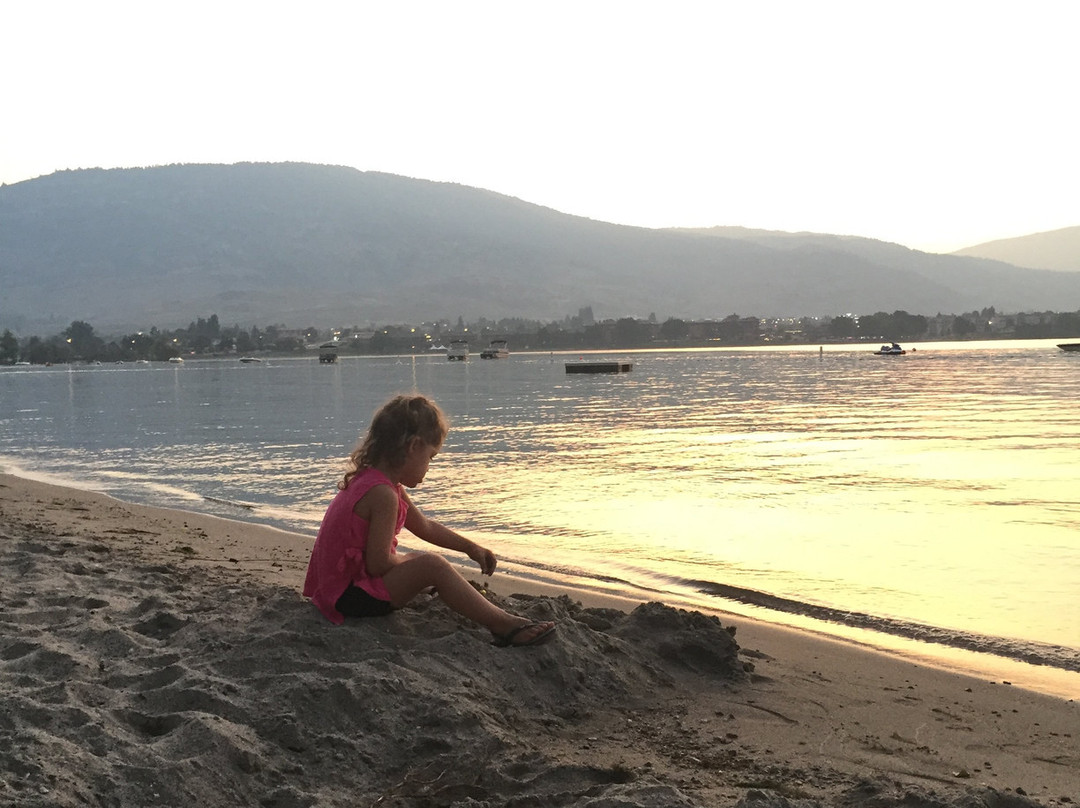 Poplars Motel On The Lake主图