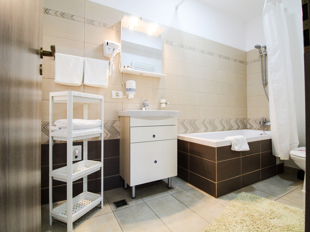 Avenue Parliament主图