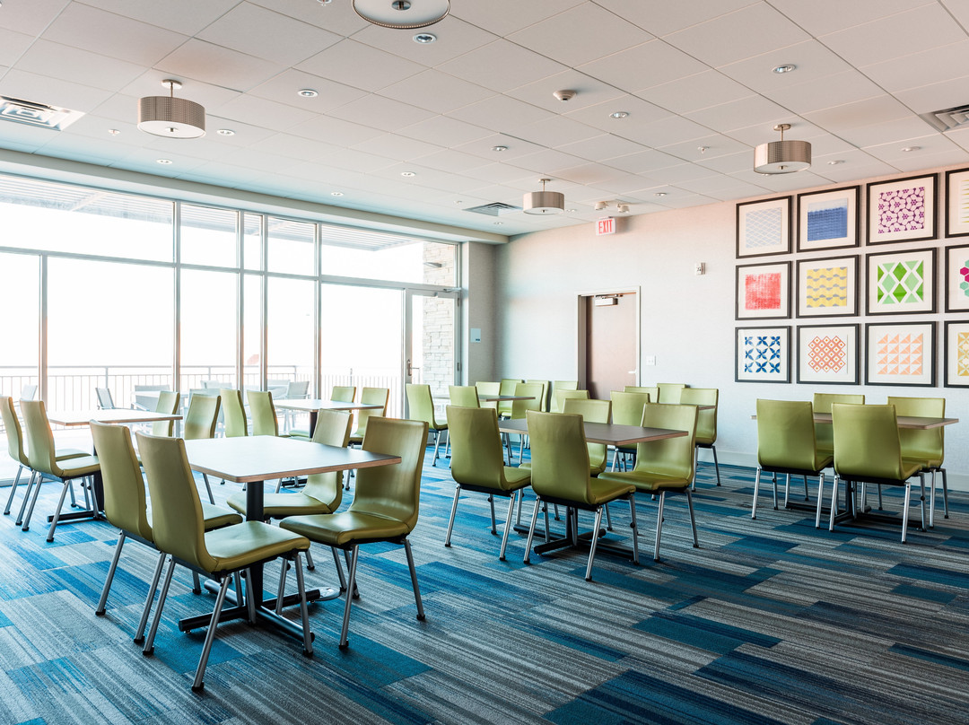 Holiday Inn Express & Suites Madison By IHG主图