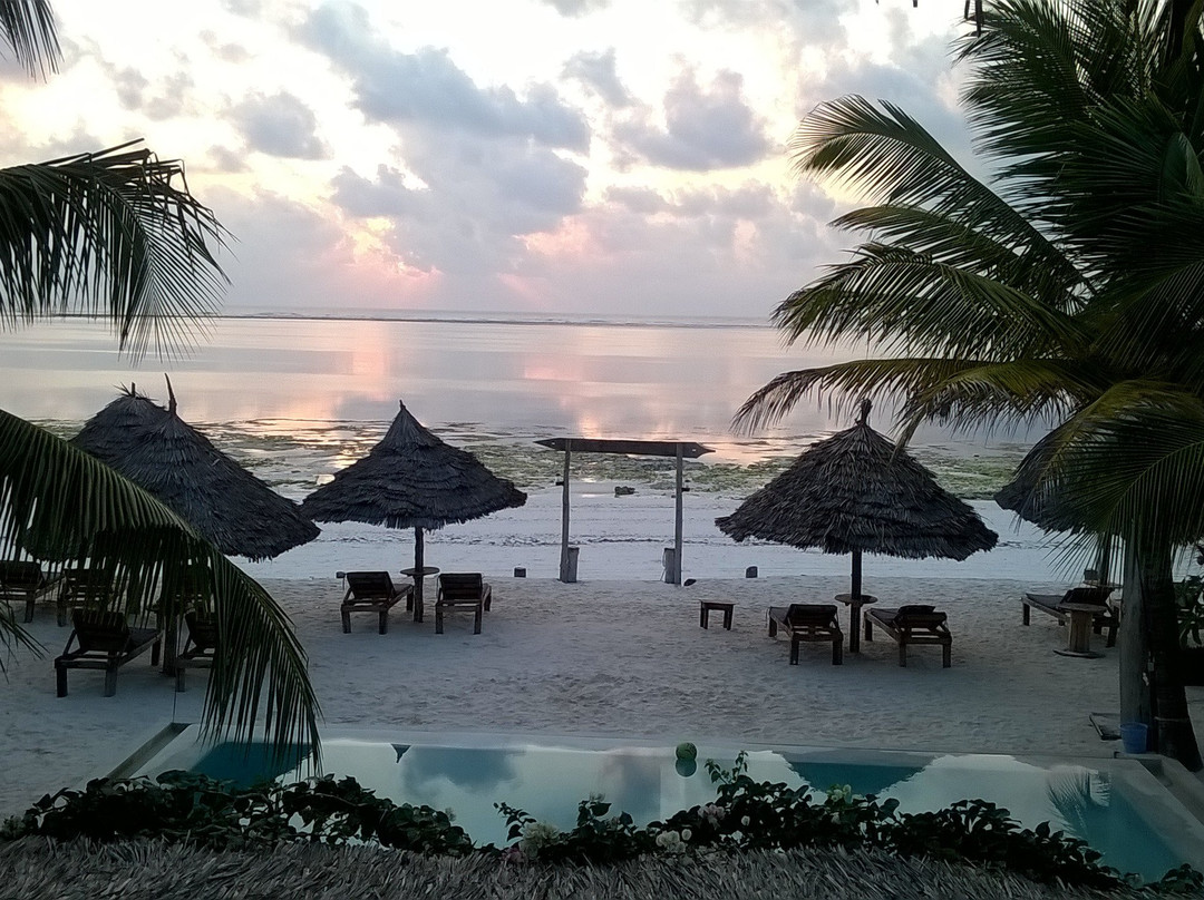 Milele Beach Resort主图