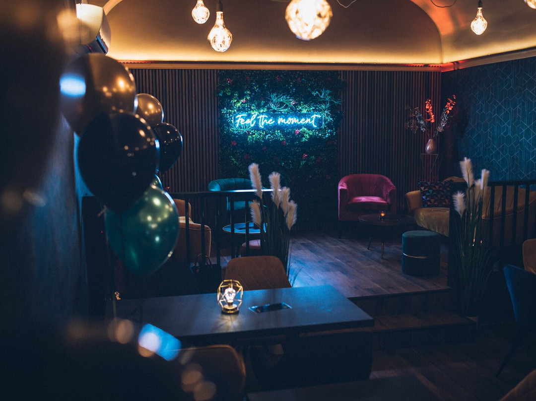 Doppio Cocktail & Wine Bar