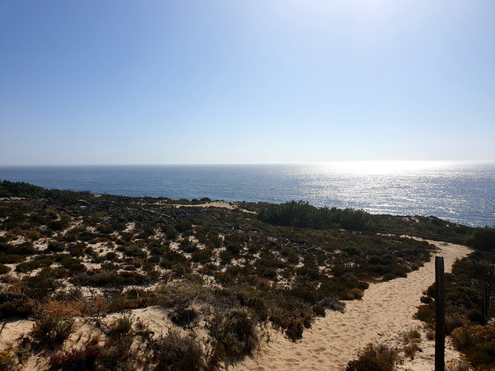 Praia da Galé-Fontaínhas景点图片