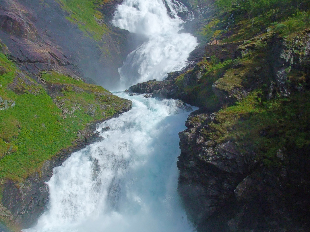 Kjosfossen Waterfall景点图片