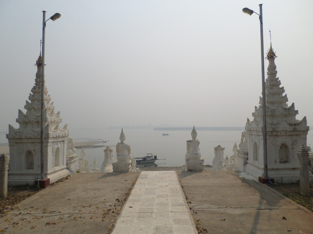 Sat Taw Yar Pagode-敏贡古城必去景点