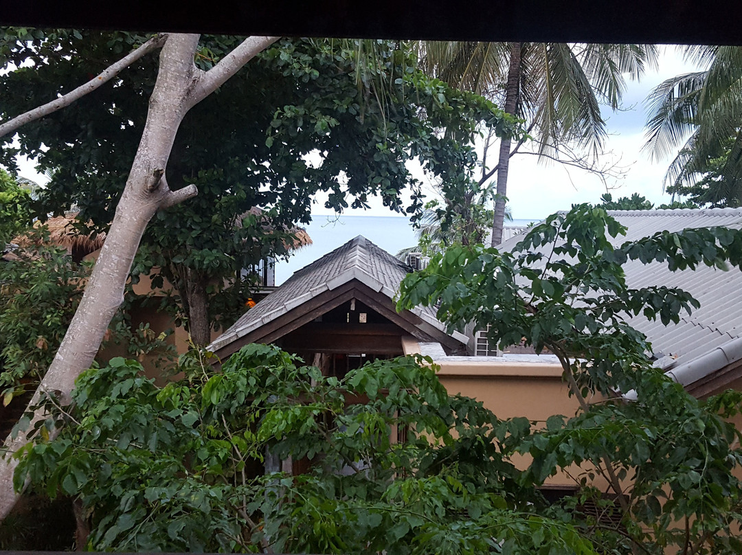 武里拉莎帕岸岛酒店主图