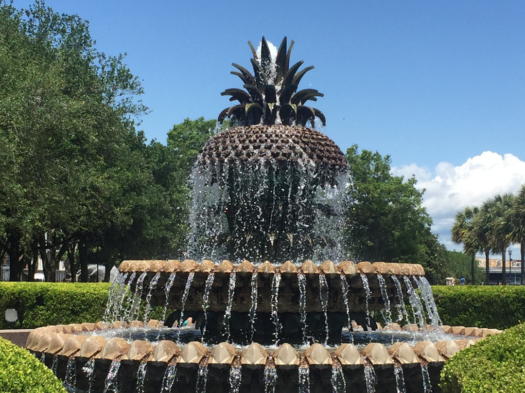 Pineapple Fountain景点图片